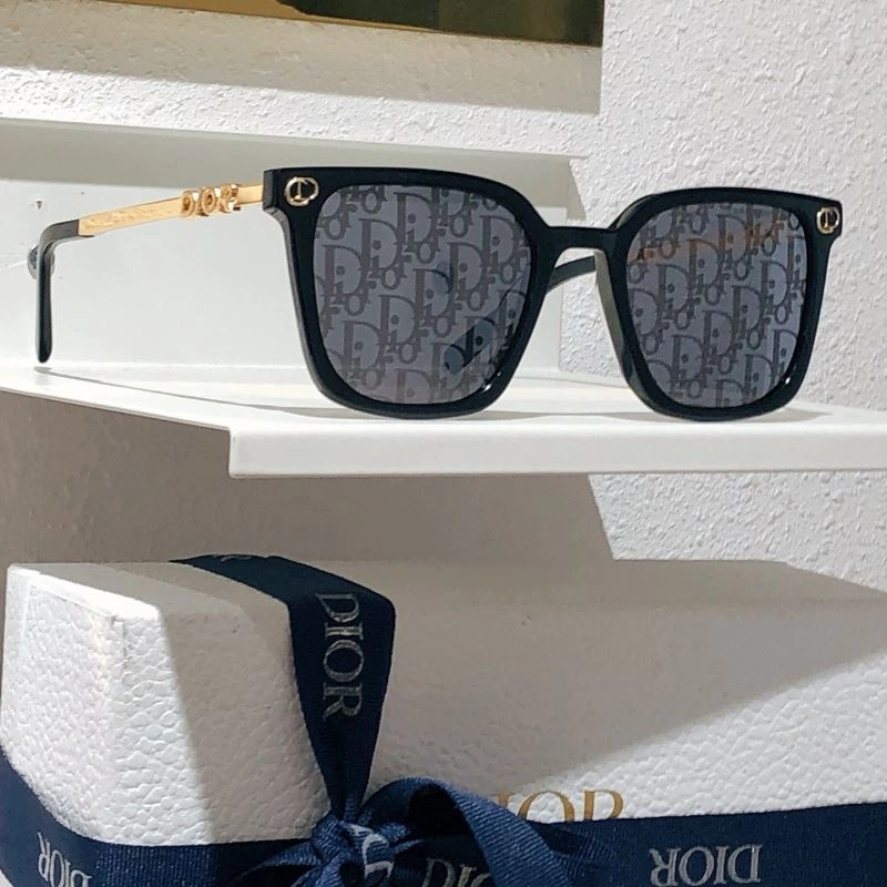 Sporty Christian Dior Sunglasses 278928