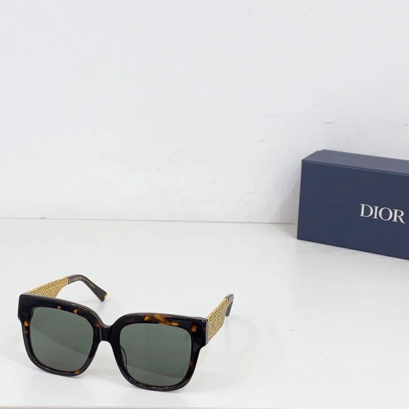 Compact Christian Dior Sunglasses 278920