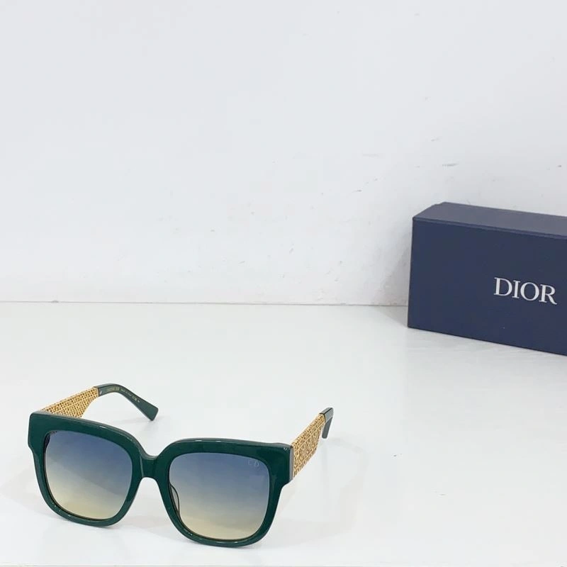 Compact Christian Dior Sunglasses 278920