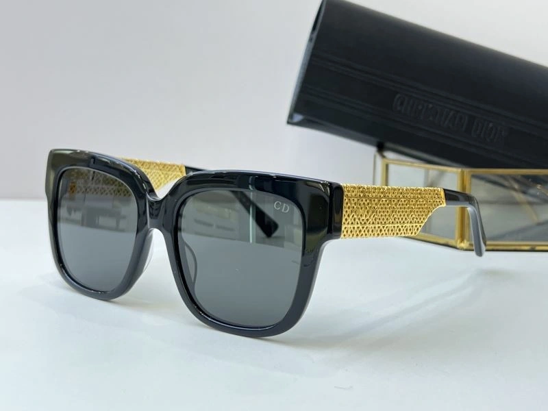 Compact Christian Dior Sunglasses 278916