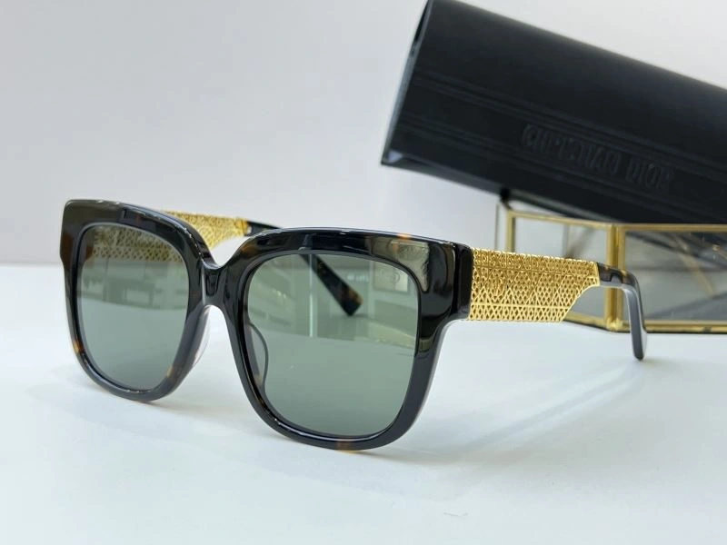 Compact Christian Dior Sunglasses 278916