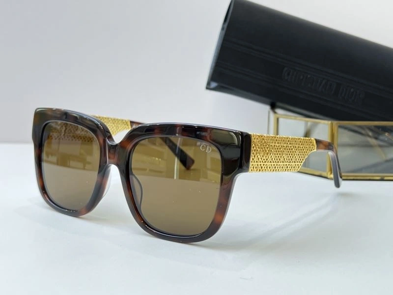 Compact Christian Dior Sunglasses 278916