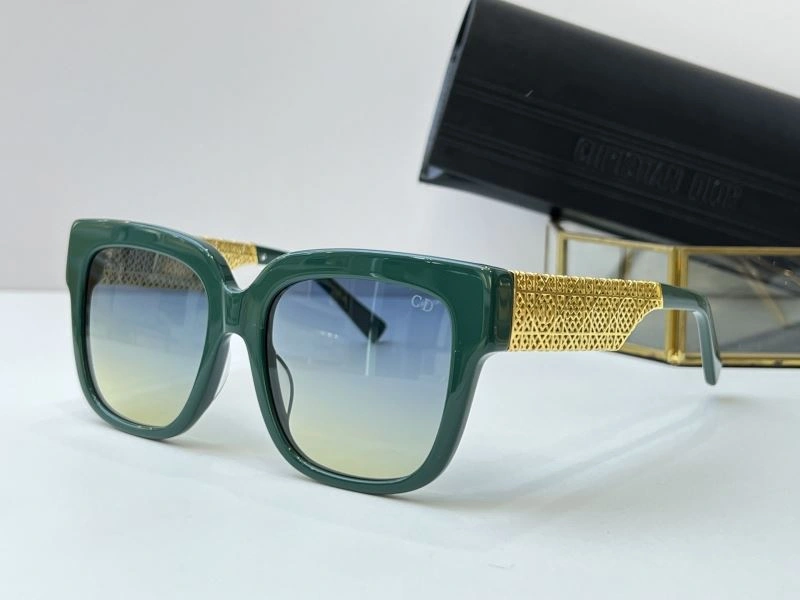 Compact Christian Dior Sunglasses 278916
