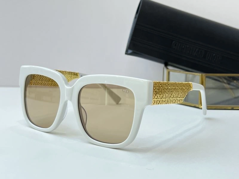 Compact Christian Dior Sunglasses 278916