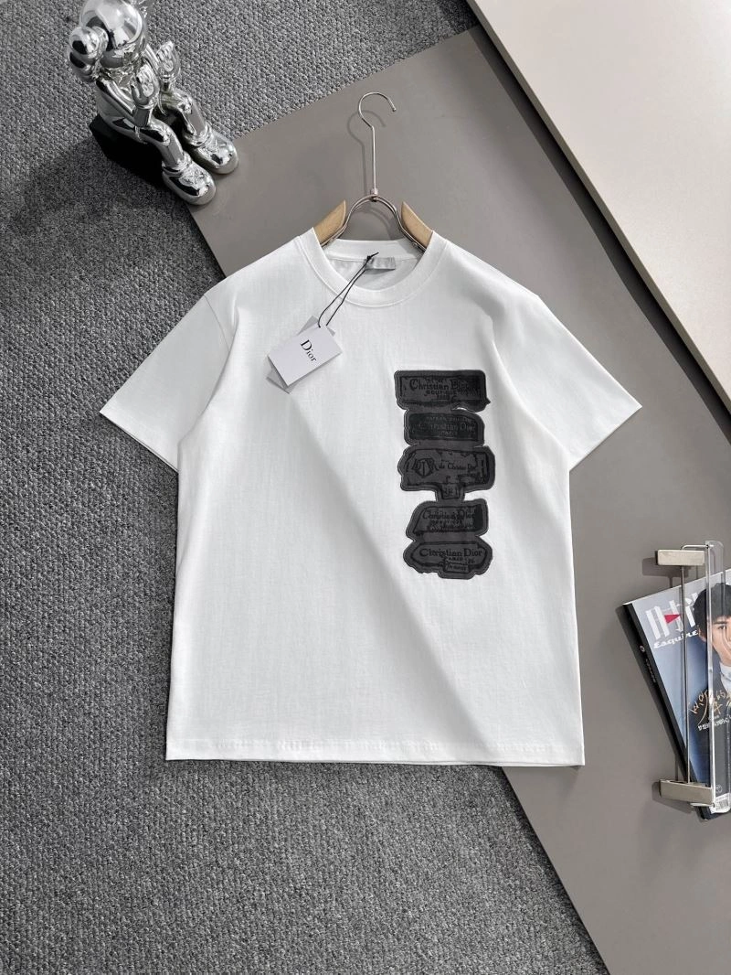 Effortless Christian Dior T-Shirts 117349