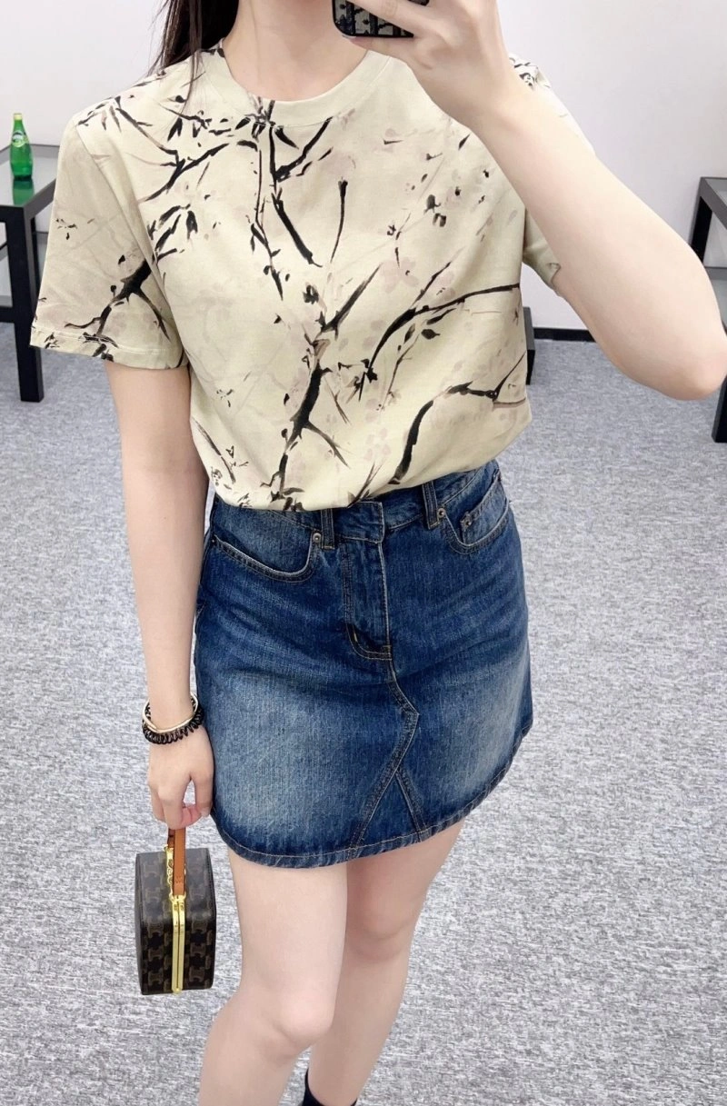 Supportive Christian Dior T-Shirts 113395