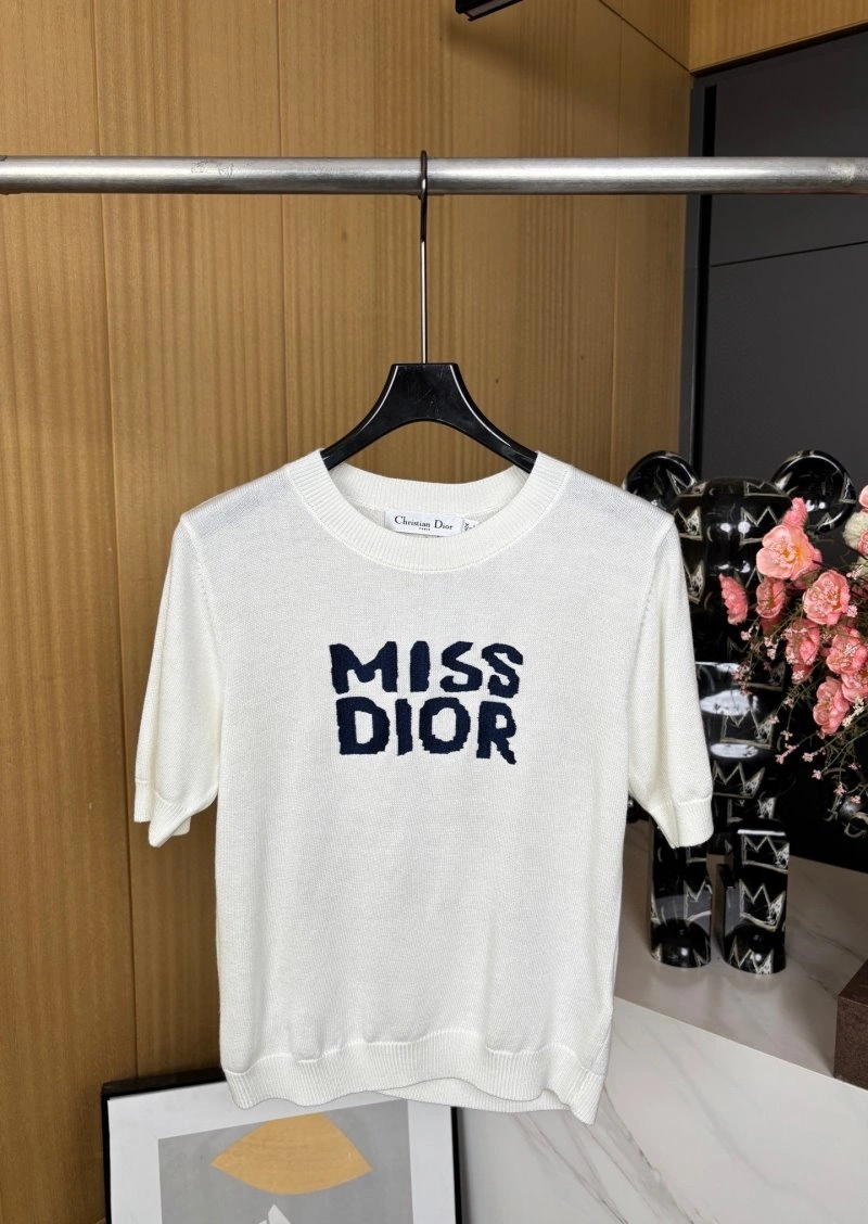 Effortless Christian Dior T-Shirts 111910