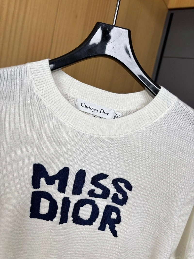 Effortless Christian Dior T-Shirts 111910