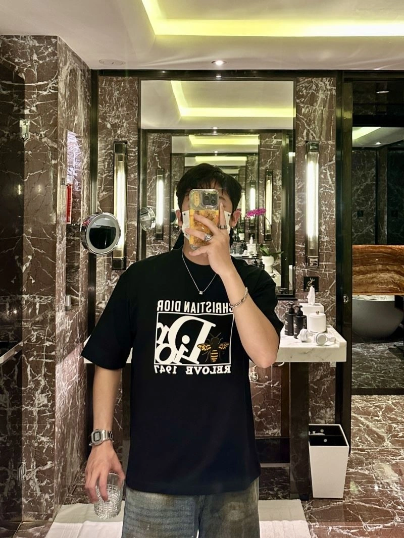 Sleek Christian Dior T-Shirts 116375