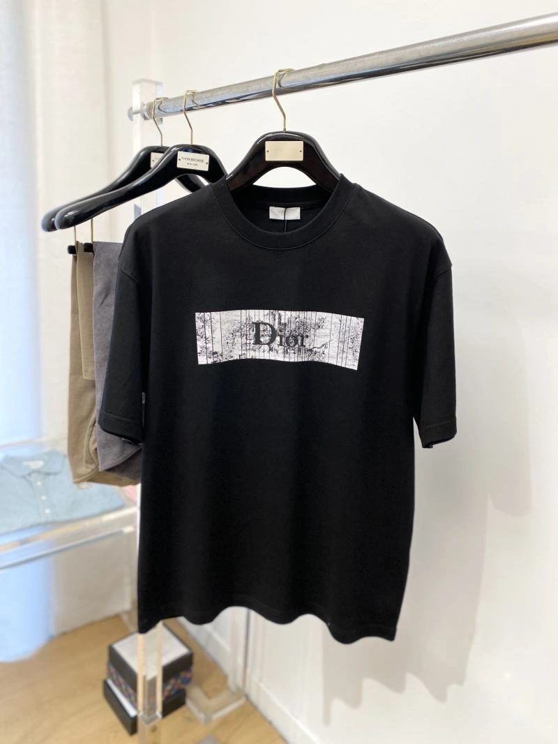 Effortless Christian Dior T-Shirts 116103