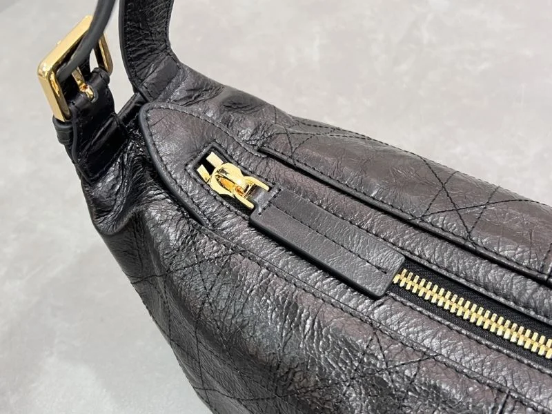Trendsetting Christian Dior Top Handle Bags 46794