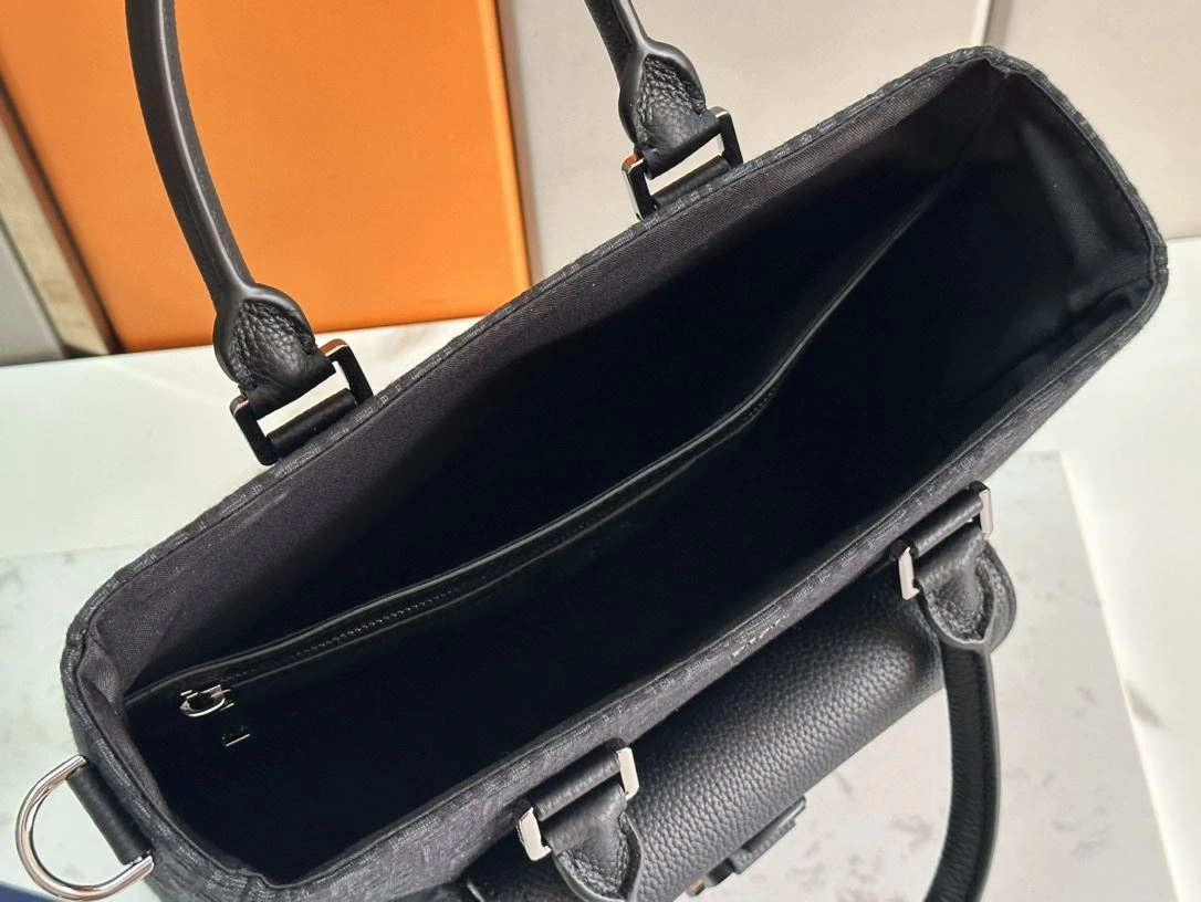 Contemporary Christian Dior Top Handle Bags 92163