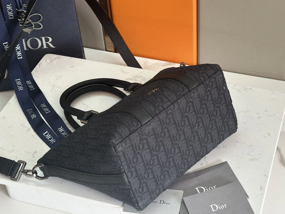 Sleek Christian Dior Top Handle Bags 92161