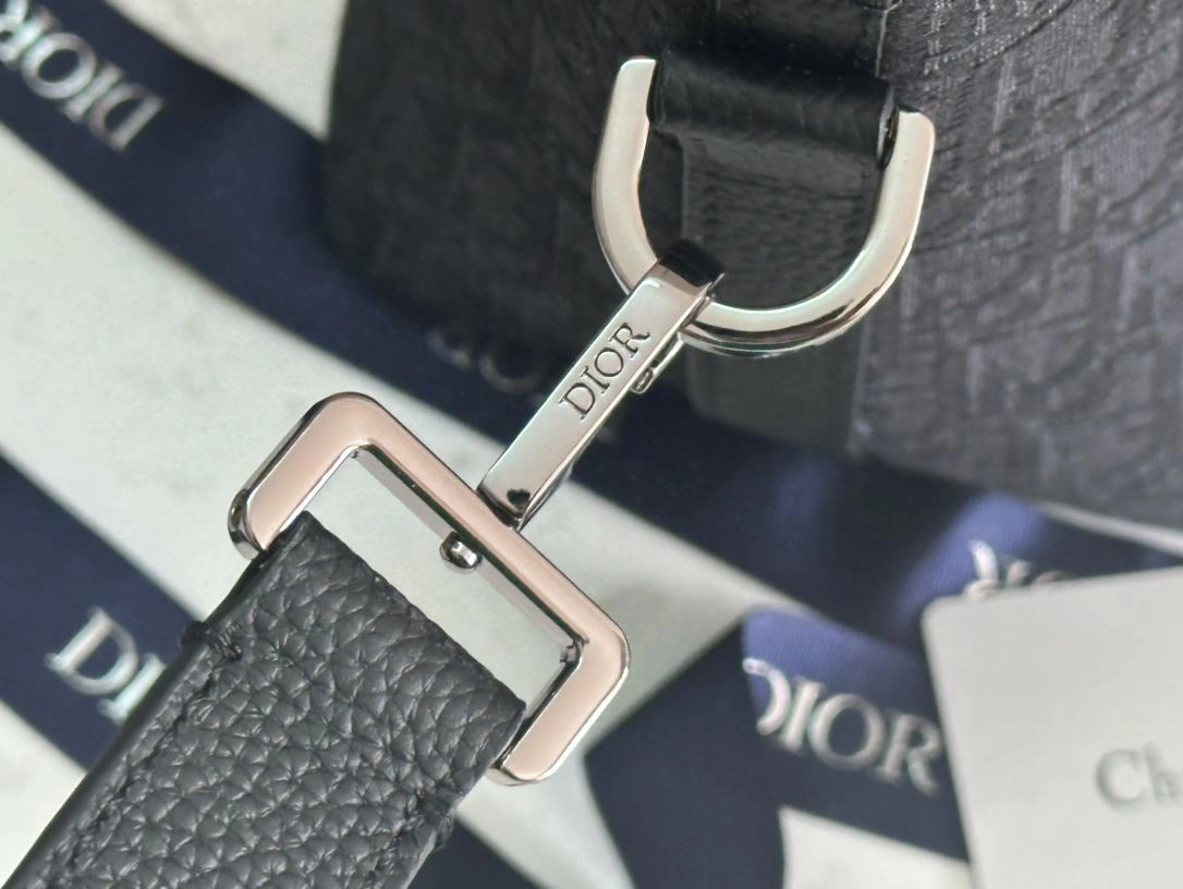 Sleek Christian Dior Top Handle Bags 92161