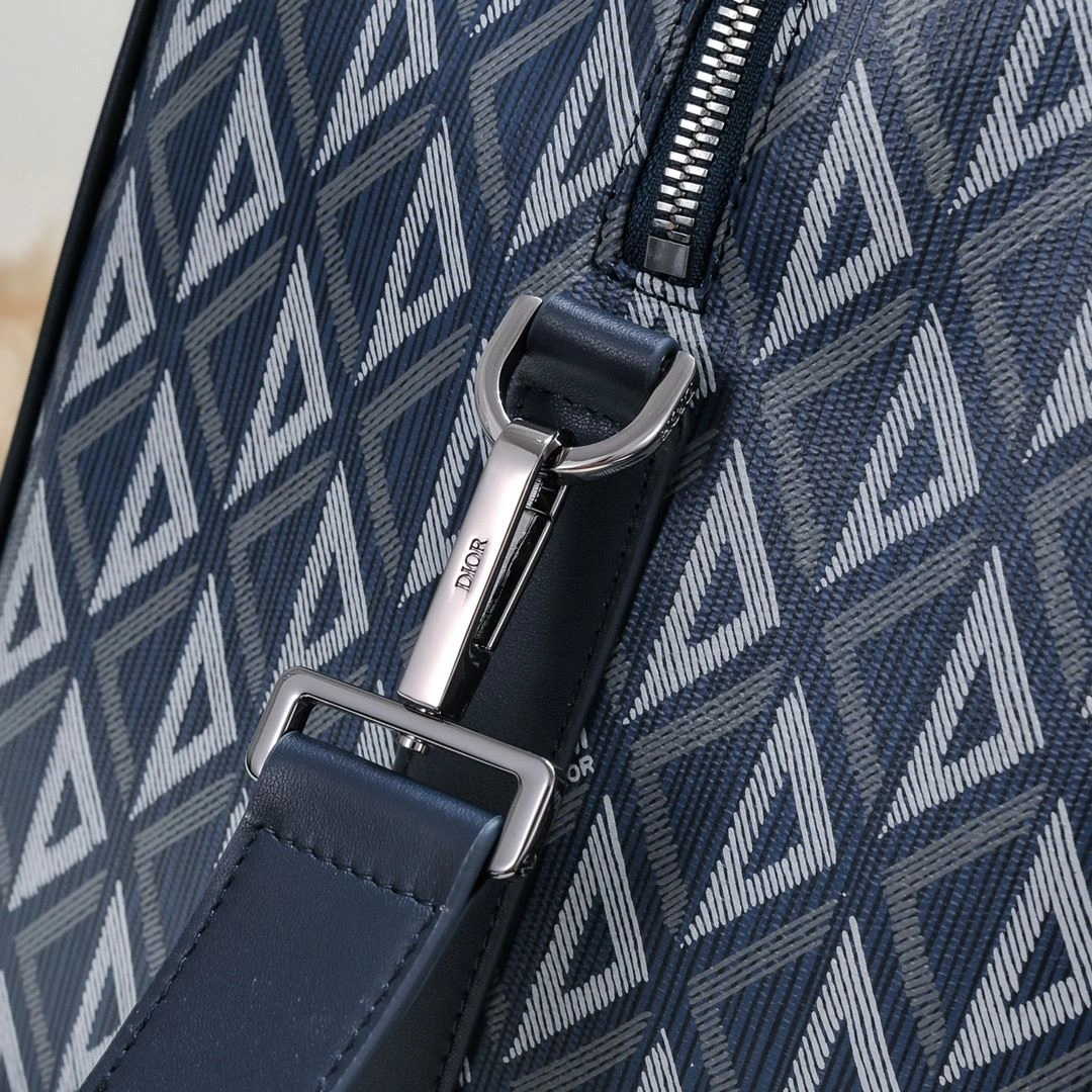 Trendsetting Christian Dior Travel Bags 91195