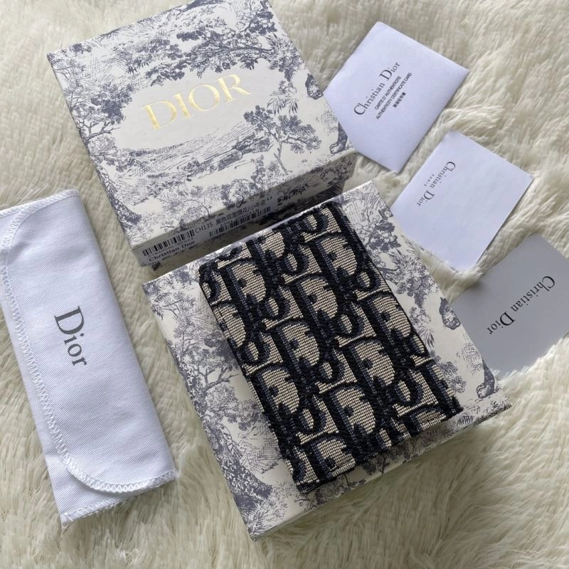 Trendsetting Christian Dior Wallet 73783