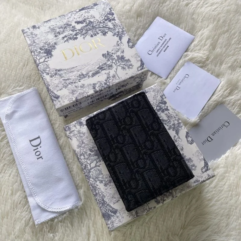 Elegant Christian Dior Wallet 37718