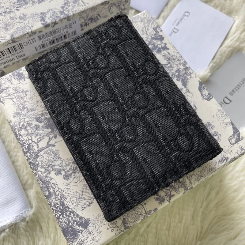 Elegant Christian Dior Wallet 37718
