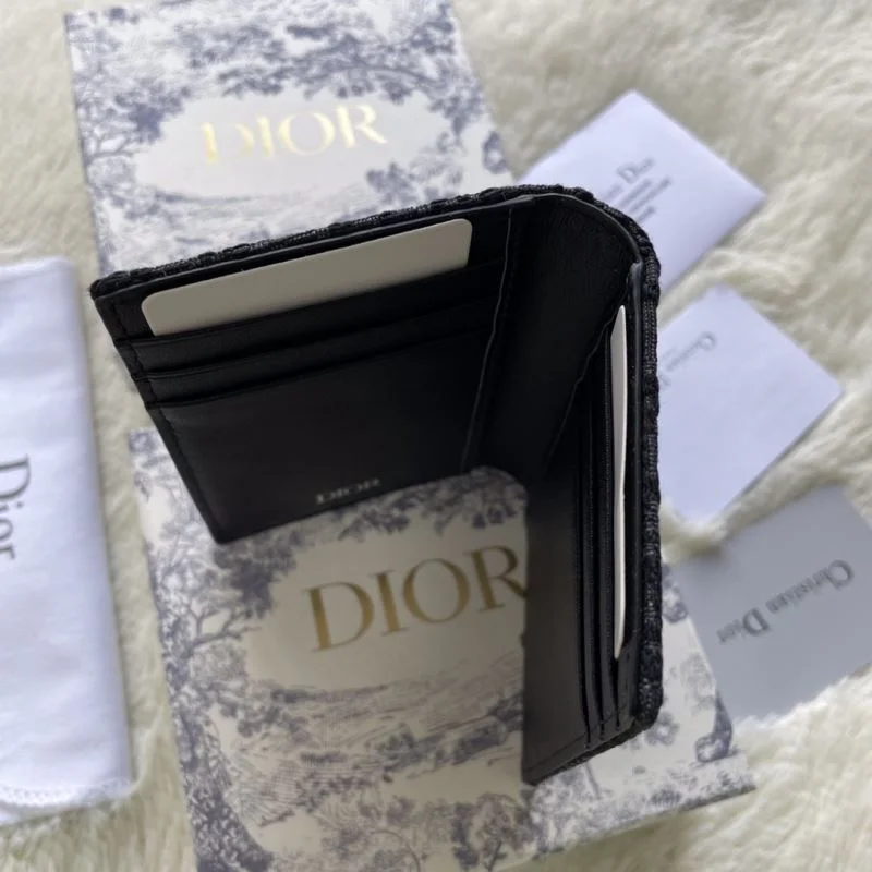 Elegant Christian Dior Wallet 37718