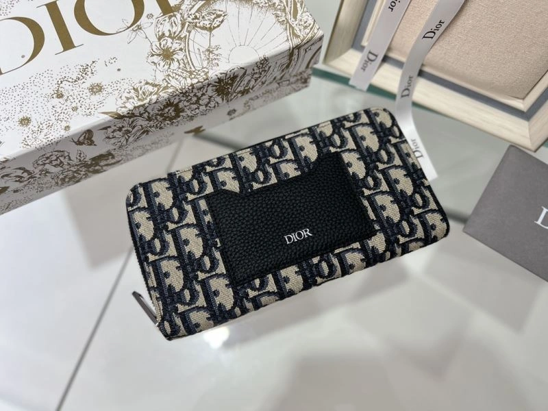 Attractive Christian Dior Wallet 77000