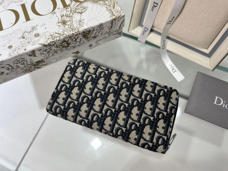 Attractive Christian Dior Wallet 77000