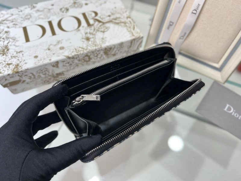 Attractive Christian Dior Wallet 77000