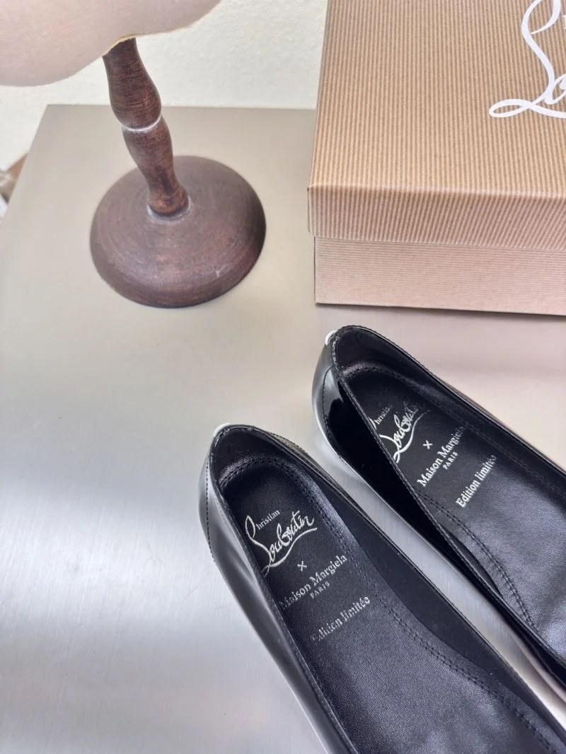 UrbanStyle Christian Louboutin Flat Shoes 22747