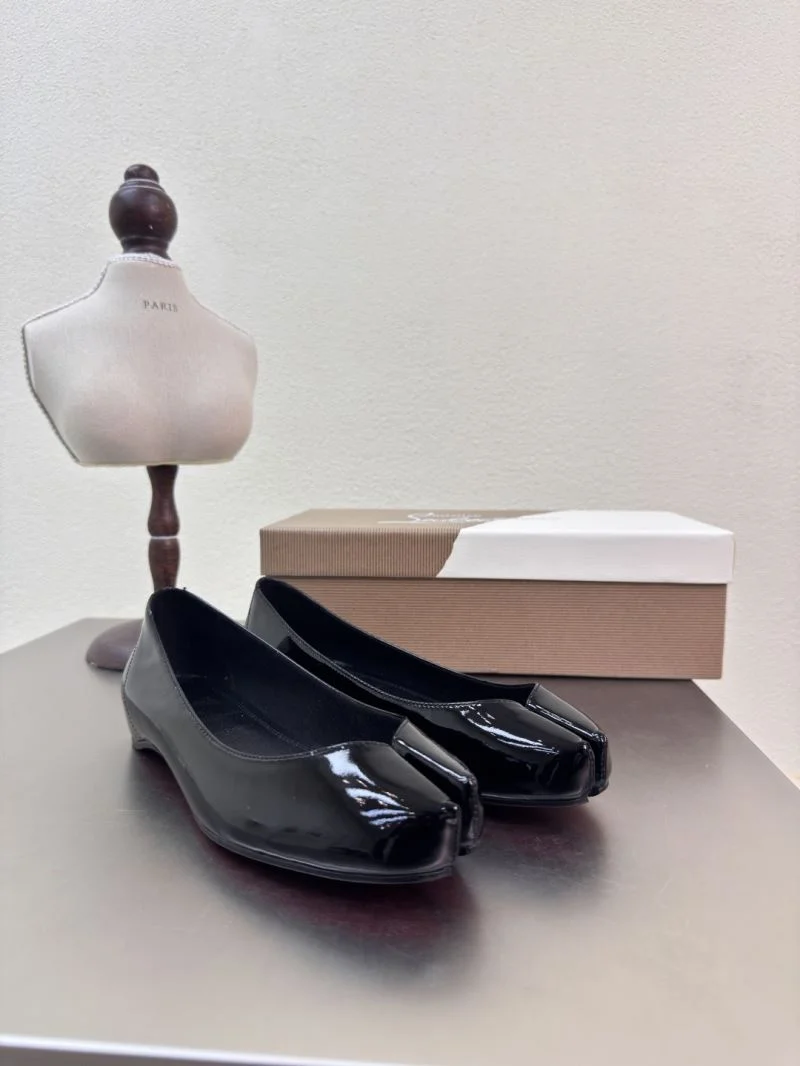 UrbanStyle Christian Louboutin Flat Shoes 22747