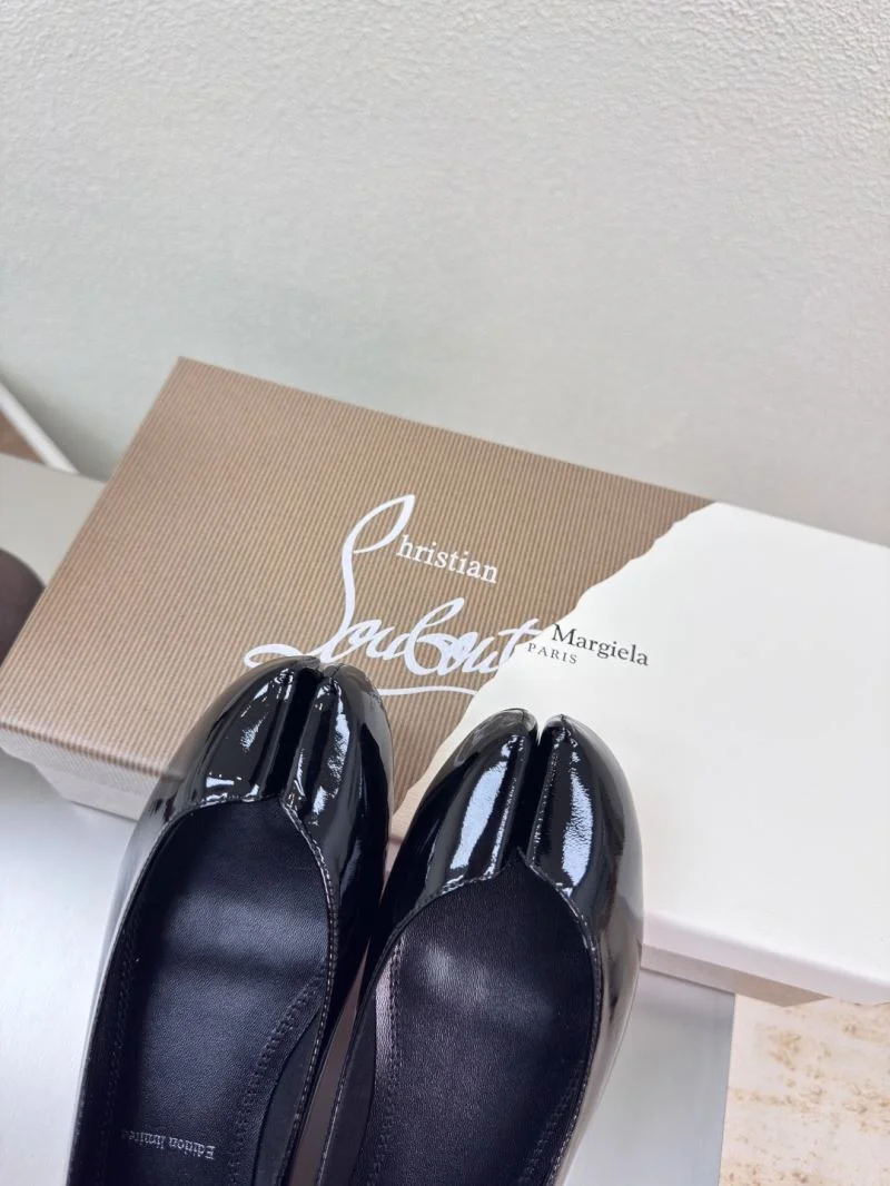 UrbanStyle Christian Louboutin Flat Shoes 22747