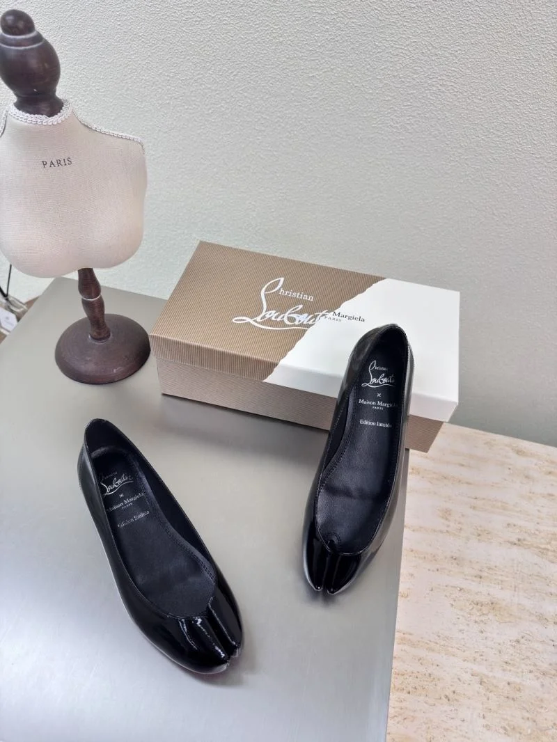 UrbanStyle Christian Louboutin Flat Shoes 22747