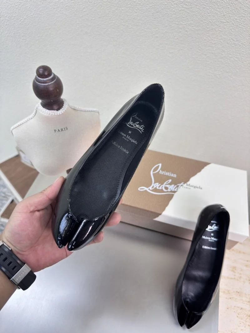 UrbanStyle Christian Louboutin Flat Shoes 22747