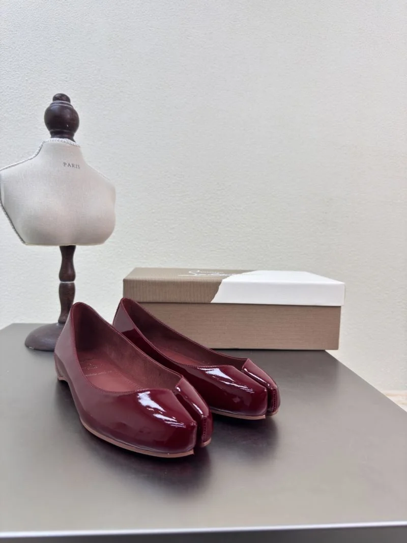 Functional Christian Louboutin Flat Shoes 22742