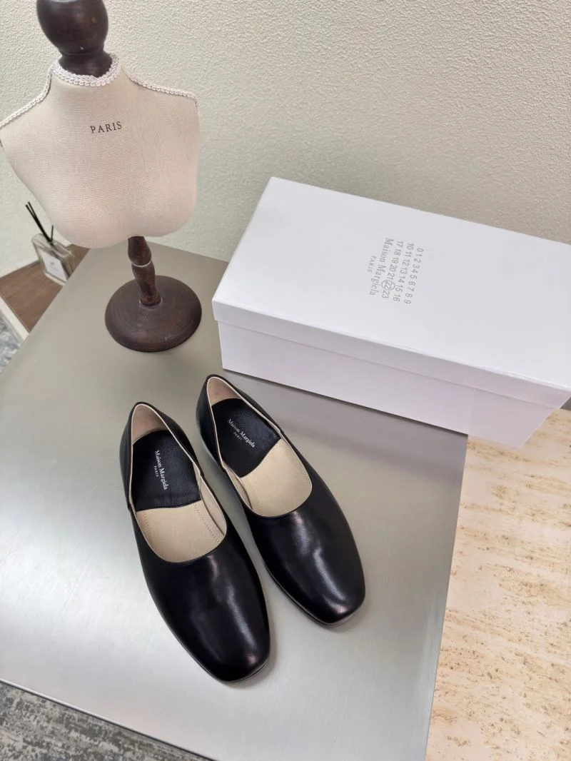Flexible Christian Louboutin Flat Shoes 22745