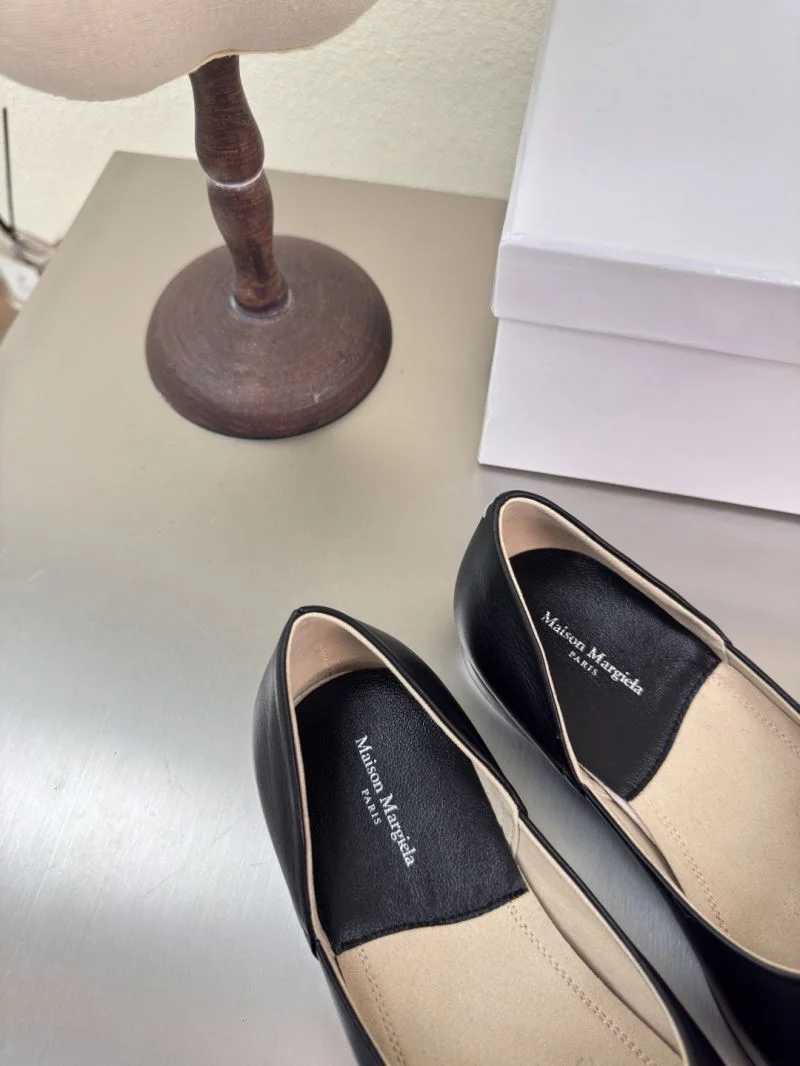 Flexible Christian Louboutin Flat Shoes 22745