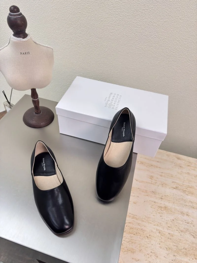 Flexible Christian Louboutin Flat Shoes 22745