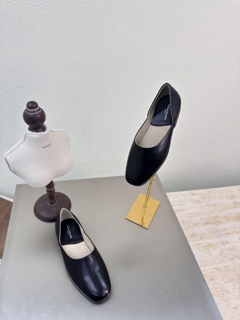 Flexible Christian Louboutin Flat Shoes 22745