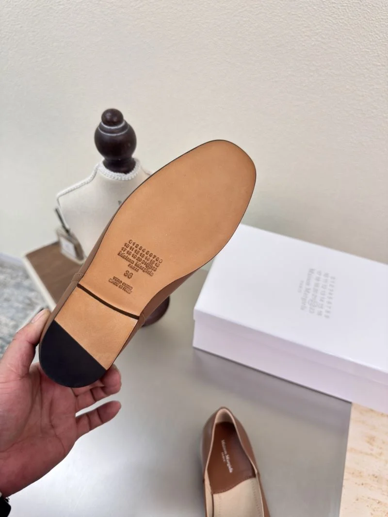 FastDry Christian Louboutin Flat Shoes 22743