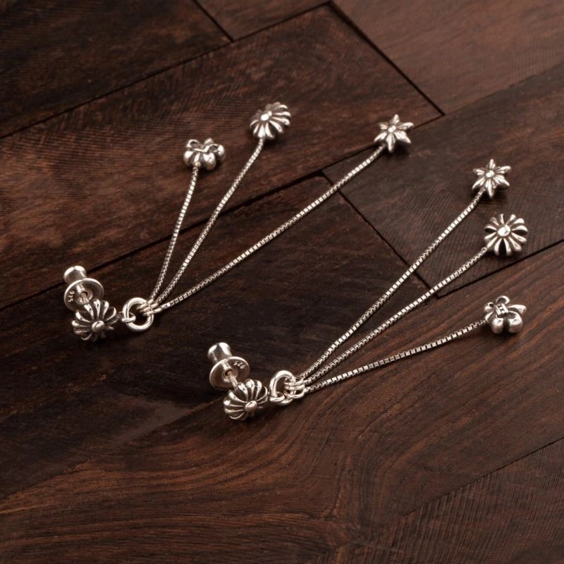 Sophisticated Chrome Hearts Earrings 239645