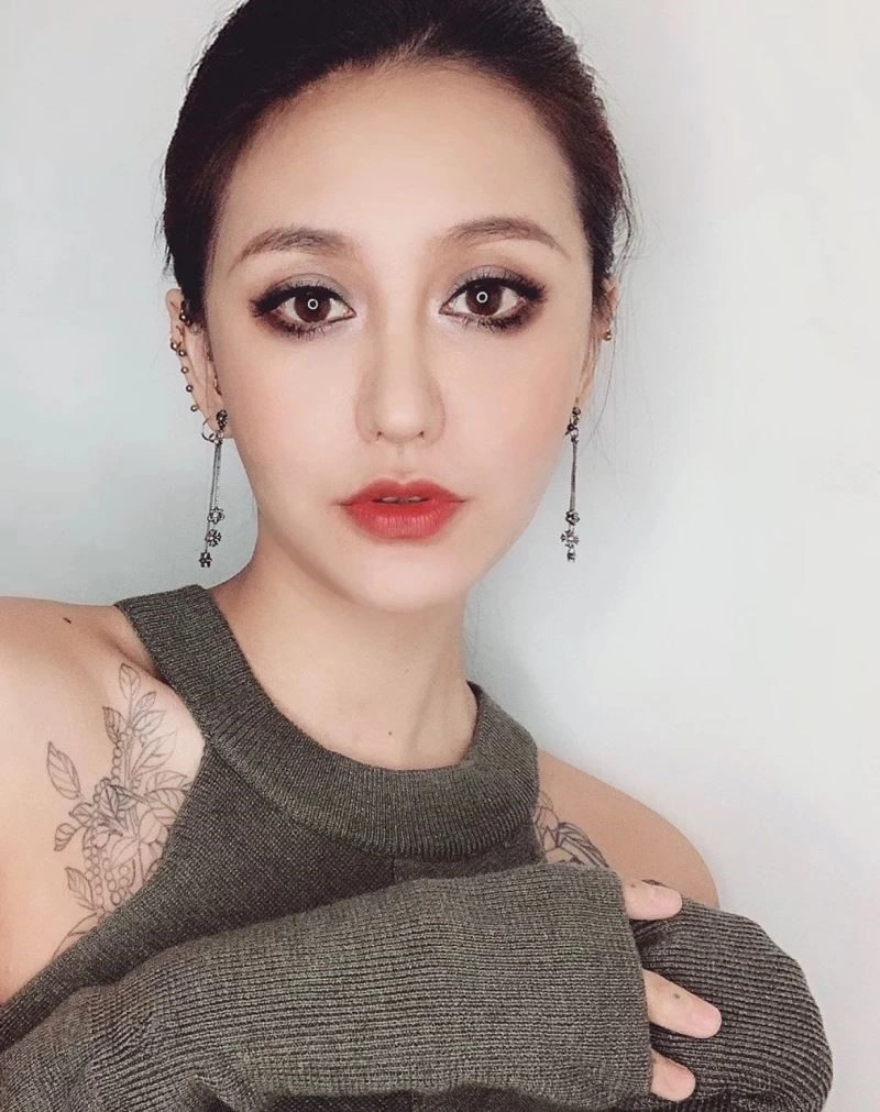 Sophisticated Chrome Hearts Earrings 239645