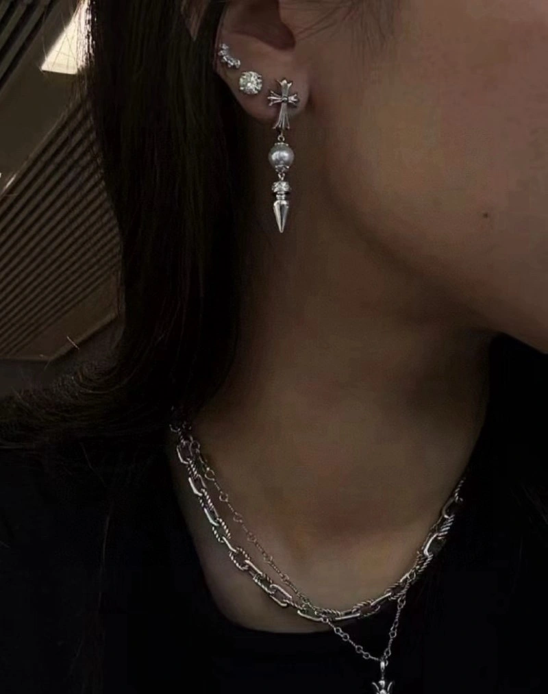 Sophisticated Chrome Hearts Earrings 237054