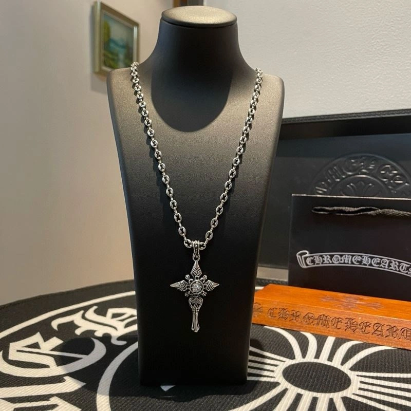 Vibrant Chrome Hearts Necklaces 241904