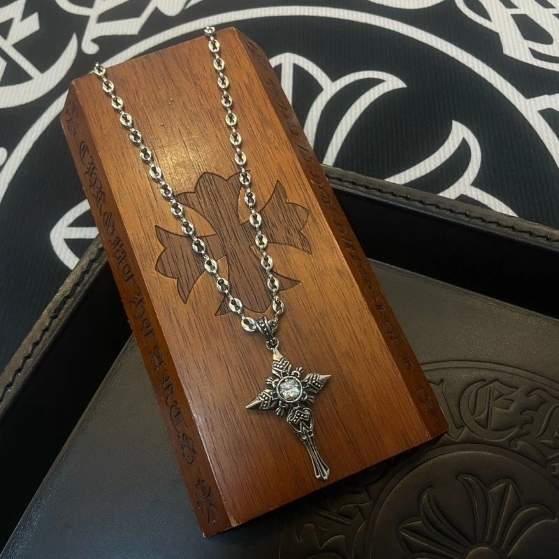 Vibrant Chrome Hearts Necklaces 241904