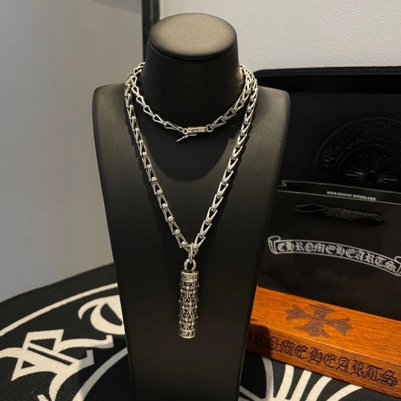 Seasonal Chrome Hearts Necklaces 241618