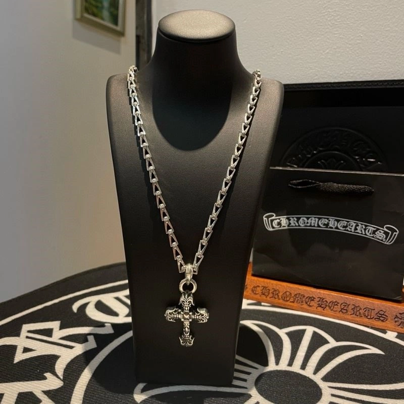 Thermal Chrome Hearts Necklaces 240084