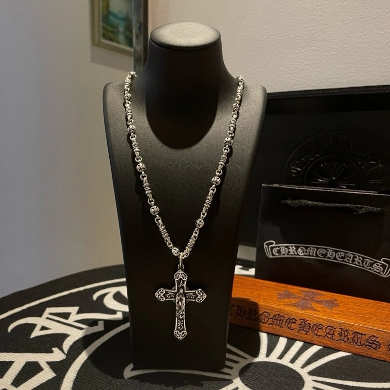 Compact Chrome Hearts Necklaces 236640