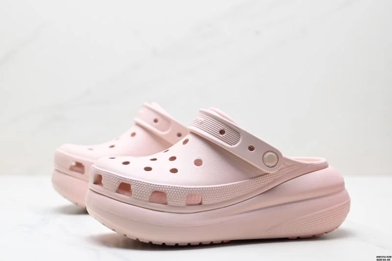 WellDesigned Crocs Sandals 3583