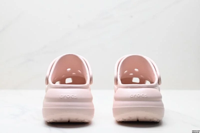 WellDesigned Crocs Sandals 3583