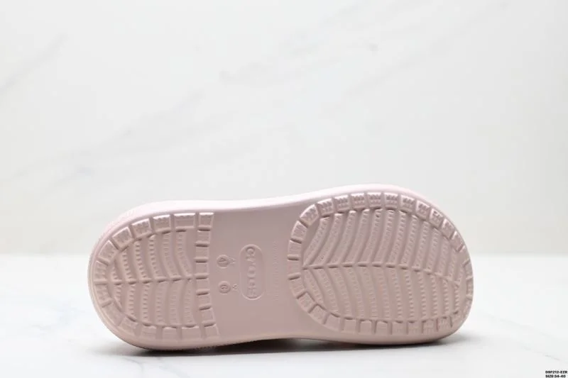 WellDesigned Crocs Sandals 3583