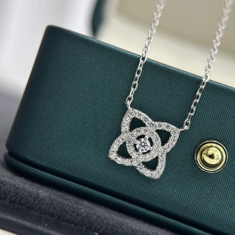 Sporty De Bee Necklaces 213083