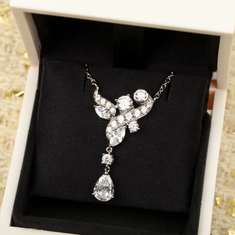 SmoothTexture De Bee Necklaces 209912